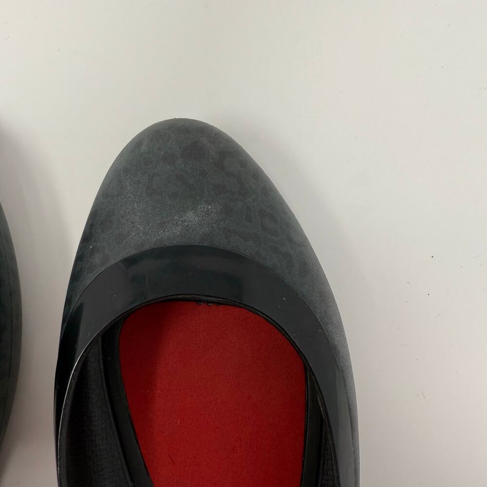 Crocs Flats Women's 11 Leopard Print Black Grey Lina Shiny Preppy Normcore EUC - Picture 3 of 9